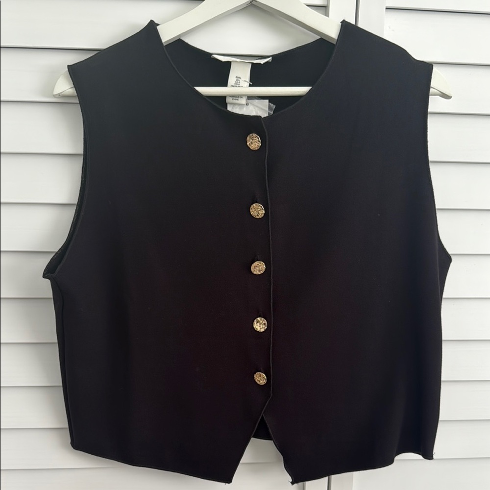 H&M Black and Gold Sleeveless Crop Blouse